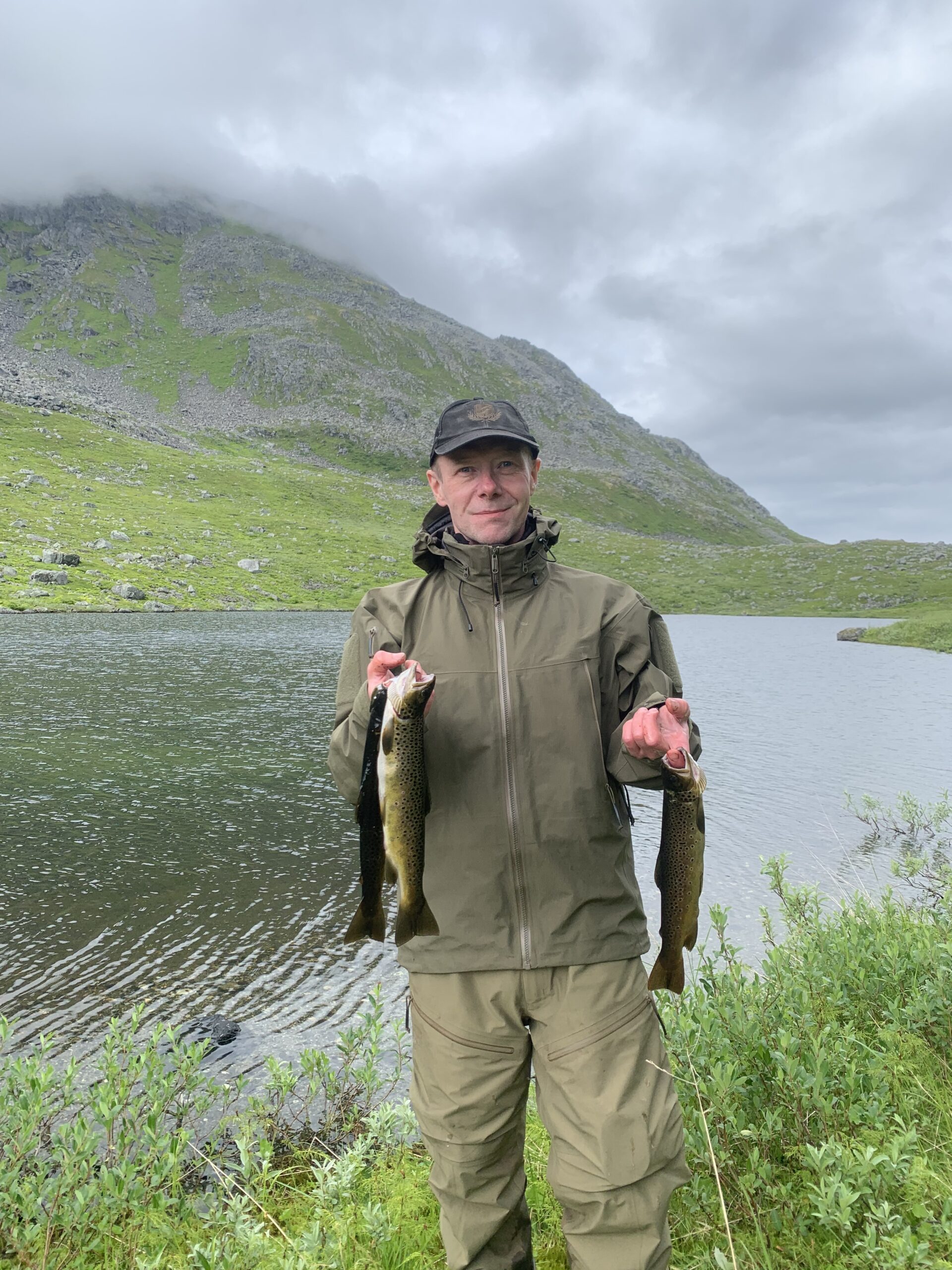 Knut with brown trout